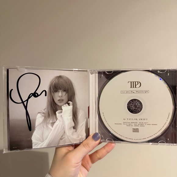 Taylor Swift Signed TTPD CD - Picture 2 of 9